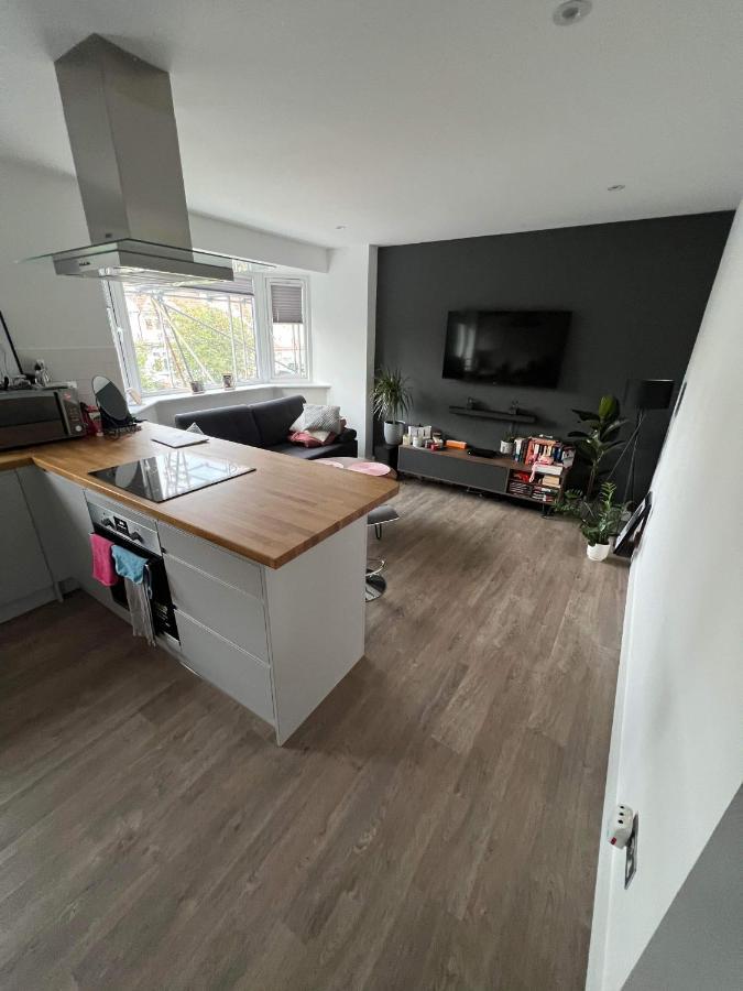 West London Apartment Bagian luar foto
